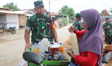 Borong Jamu di Lokasi TMMD Pati, Cara Humanis Dandim Perkuat Ekonomi Warga
